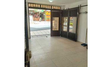 Casa De Primer  Piso y Garaje En La Gran Avenida Bello Colombia $400 MM