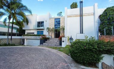 CASA EN VENTA DENTRO DE COTO VERSALLES EN VALLE REAL