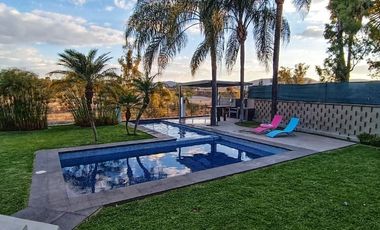CASA EN VENTA DENTRO DE COTO VERSALLES EN VALLE REAL