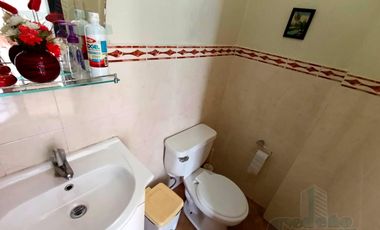 CASA EN KENNEDY NUEVA EN VENTA CON PARQUEO, SUIT Y OFICINA INDEPENDIENTE