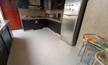 CASA EN KENNEDY NUEVA EN VENTA CON PARQUEO, SUIT Y OFICINA INDEPENDIENTE