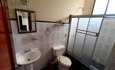 CASA EN KENNEDY NUEVA EN VENTA CON PARQUEO, SUIT Y OFICINA INDEPENDIENTE
