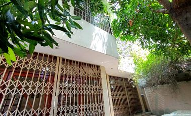CASA EN KENNEDY NUEVA EN VENTA CON PARQUEO, SUIT Y OFICINA INDEPENDIENTE