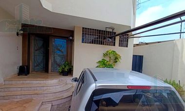 CASA EN KENNEDY NUEVA EN VENTA CON PARQUEO, SUIT Y OFICINA INDEPENDIENTE