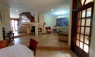 CASA EN KENNEDY NUEVA EN VENTA CON PARQUEO, SUIT Y OFICINA INDEPENDIENTE