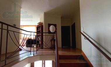 CASA EN KENNEDY NUEVA EN VENTA CON PARQUEO, SUIT Y OFICINA INDEPENDIENTE
