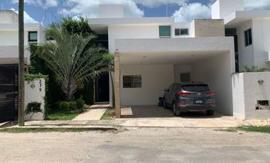 Casa en venta Mérida, Santa Gertrudis Copó, entrega inmediata, 3 hab y alberca