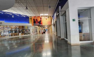Locales en renta en plaza comercial en avenida Barragán, Escobedo