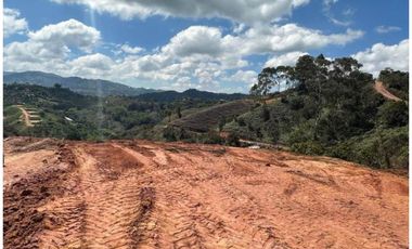 Lote en venta en El Peñol con acceso al embalse