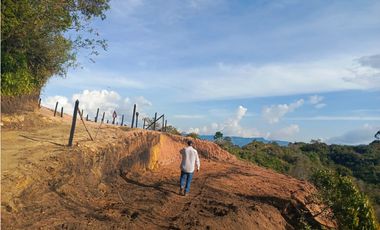 Lote en venta en El Peñol con acceso al embalse