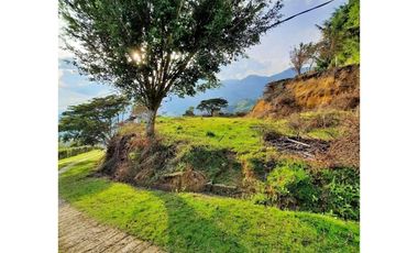 Espectacular lote en venta en Copacabana con escritura