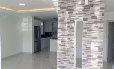 CASA EN VENTA 4 DORMITORIOS EN URB. COSTA AL SUR DE MANTA