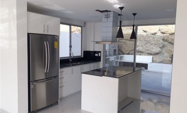 CASA EN VENTA 4 DORMITORIOS EN URB. COSTA AL SUR DE MANTA