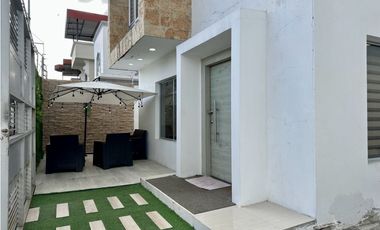 EN VENTA CASA DE DOS PISOS EN VENTA EN PORTOVIEJO - SECTOR LOS MANGOS