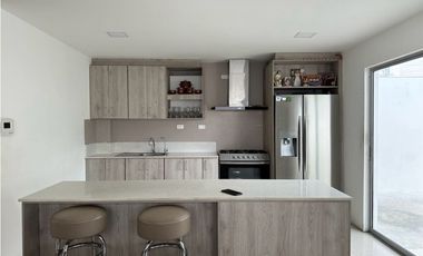 EN VENTA CASA DE DOS PISOS EN VENTA EN PORTOVIEJO - SECTOR LOS MANGOS