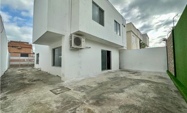 EN VENTA CASA DE DOS PISOS EN VENTA EN PORTOVIEJO - SECTOR LOS MANGOS