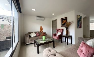 EN VENTA CASA DE DOS PISOS EN VENTA EN PORTOVIEJO - SECTOR LOS MANGOS