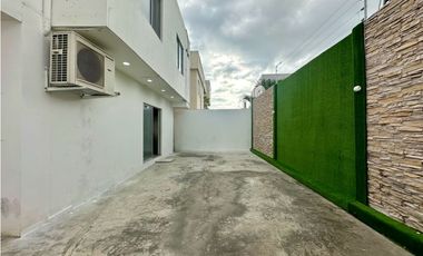 EN VENTA CASA DE DOS PISOS EN VENTA EN PORTOVIEJO - SECTOR LOS MANGOS