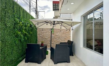 EN VENTA CASA DE DOS PISOS EN VENTA EN PORTOVIEJO - SECTOR LOS MANGOS