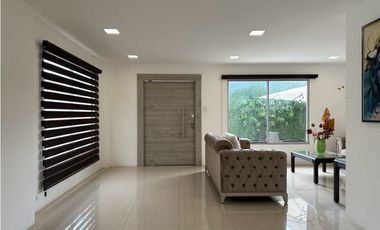 EN VENTA CASA DE DOS PISOS EN VENTA EN PORTOVIEJO - SECTOR LOS MANGOS