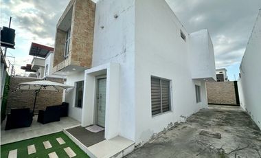 EN VENTA CASA DE DOS PISOS EN VENTA EN PORTOVIEJO - SECTOR LOS MANGOS