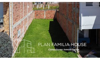 EXCELENTE LOTE EN CONJUNTO CON LICENCIA PARA CONSTRUIR EN CAJICA