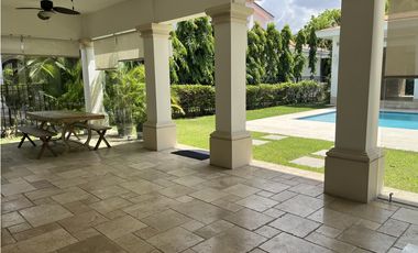 Se Vende o Alquila Casa en Fairways Estates - Santa María (AA)