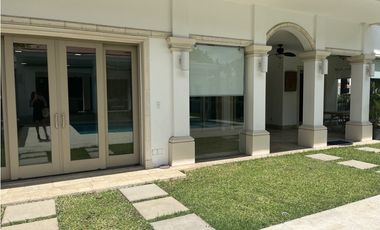 Se Vende o Alquila Casa en Fairways Estates - Santa María (AA)
