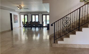 Se Vende o Alquila Casa en Fairways Estates - Santa María (AA)