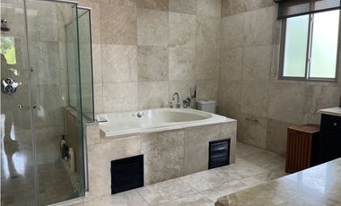 Se Vende o Alquila Casa en Fairways Estates - Santa María (AA)