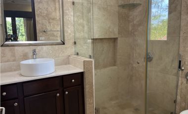 Se Vende o Alquila Casa en Fairways Estates - Santa María (AA)