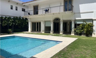 Se Vende o Alquila Casa en Fairways Estates - Santa María (AA)