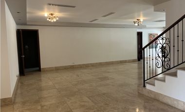 Se Vende o Alquila Casa en Fairways Estates - Santa María (AA)