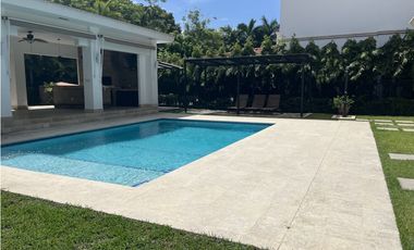 Se Vende o Alquila Casa en Fairways Estates - Santa María (AA)