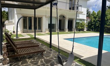 Se Vende o Alquila Casa en Fairways Estates - Santa María (AA)