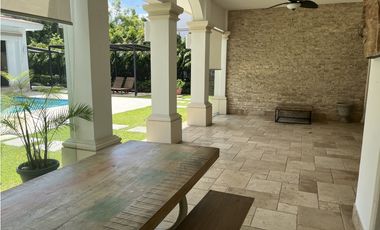 Se Vende o Alquila Casa en Fairways Estates - Santa María (AA)