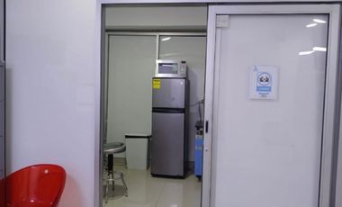 ALQUILER DE LOCAL COMERCIAL UBICADO EN LA VA ESPAÑA. (RK)