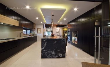 Casa de Lujo con Rinconada del Bosque con Departamento