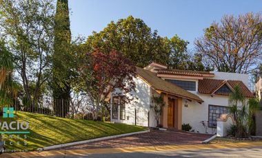 Venta casa en El Palomar con amplio jardín c