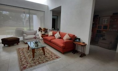 CASA EN VENTA DE UNA PLANTA EN CLUB DE GOLF TEQUISQUIAPAN