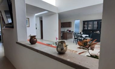 CASA EN VENTA DE UNA PLANTA EN CLUB DE GOLF TEQUISQUIAPAN