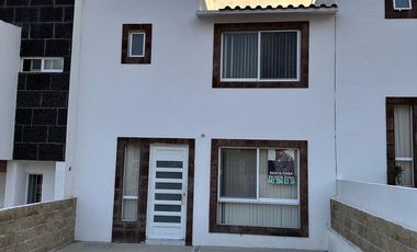 Casa renta Queretaro cerca Univ Tec Milenio Colegio Celta junto Tejeda