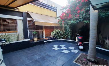 Venta Hermosa casa 4 amb. moderna con piscina, quincho y chalet 2 ambientes independiente.