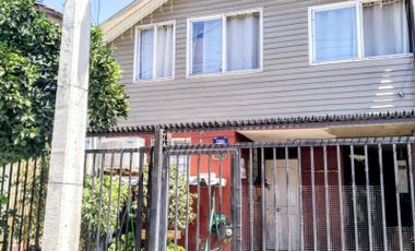 Se Vende Casa de dos pisos en Villa El Sol, Maipú