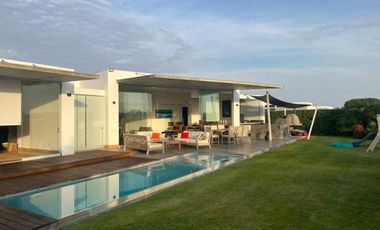 EXCLUSIVA CASA DE PLAYA 5 DORMS EN VENTA EN ASIA GOLF CLUB