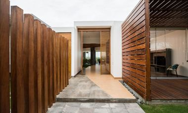 EXCLUSIVA CASA DE PLAYA 5 DORMS EN VENTA EN ASIA GOLF CLUB