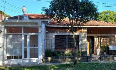 Casa en venta - 3 Dormitorios 3 Baños - Cochera - 275Mts2 - Santa Teresita