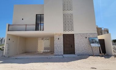 CASA EN VENTA A 150 METROS DEL MAR EN LA PLAYA DE SAN BENITO, YUCATAN