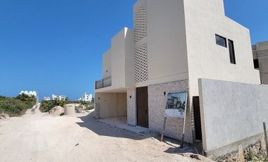 CASA EN VENTA A 150 METROS DEL MAR EN LA PLAYA DE SAN BENITO, YUCATAN