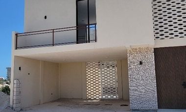 CASA EN VENTA A 150 METROS DEL MAR EN LA PLAYA DE SAN BENITO, YUCATAN